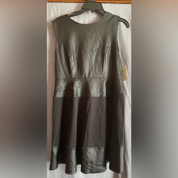dark green wrap dress – veredgrebelsky neckline: high-neck Wrapped In Stylish Satin Size:18-18.5-32-33
